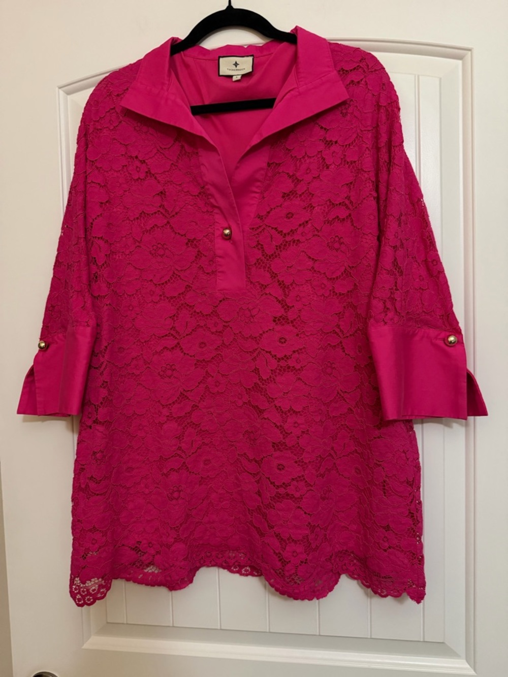 Tuckernuck Hot Pink Floral Lace Tunic Blouse Sz. Large with Gold Buttons